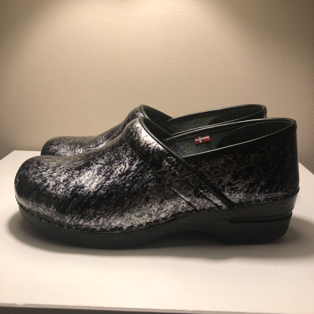 Sanita nurse clogs